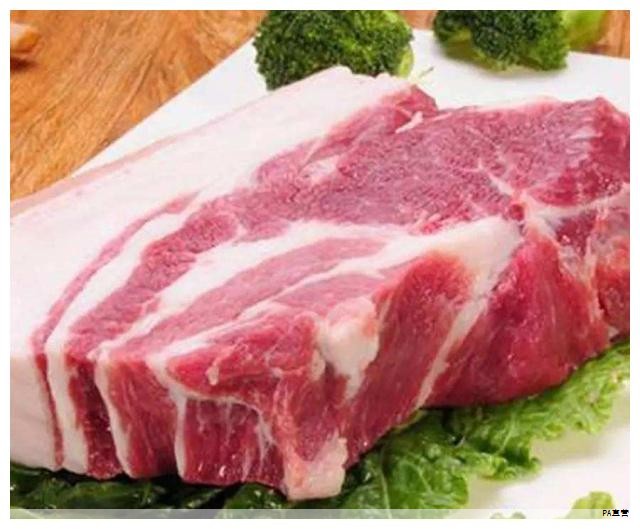 山野菜从黑龙江运往北京、上海，最关键的就是保鲜与时效。早市的顺丰临时收寄点，快递员在打包称重的同时向前来咨询的顾客承诺：送达通常在48小时内完成。已经第三次通过此渠道寄送山野菜的王女士表示，快递把远方亲友的愿望变为了现实，寄出后就能很快品尝到新鲜山野味。