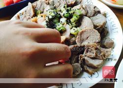 买肉时你是不是也习惯去同一个摊位,请人挑一块适合某道菜的肉?其实猪肉的部位不同,口感和烹调方法也各有讲究。下面把挑选要点和常见部位的特点整理清楚,帮助你买到更合适的猪肉。 买肉时你是不是也习惯去同一个摊位,请人挑一块适合某道菜的肉?其实猪肉的部位不同,口感和烹调方法也各有讲究。下面把挑选要点和常见部位的特点整理清楚,帮助你买到更合适的猪肉。