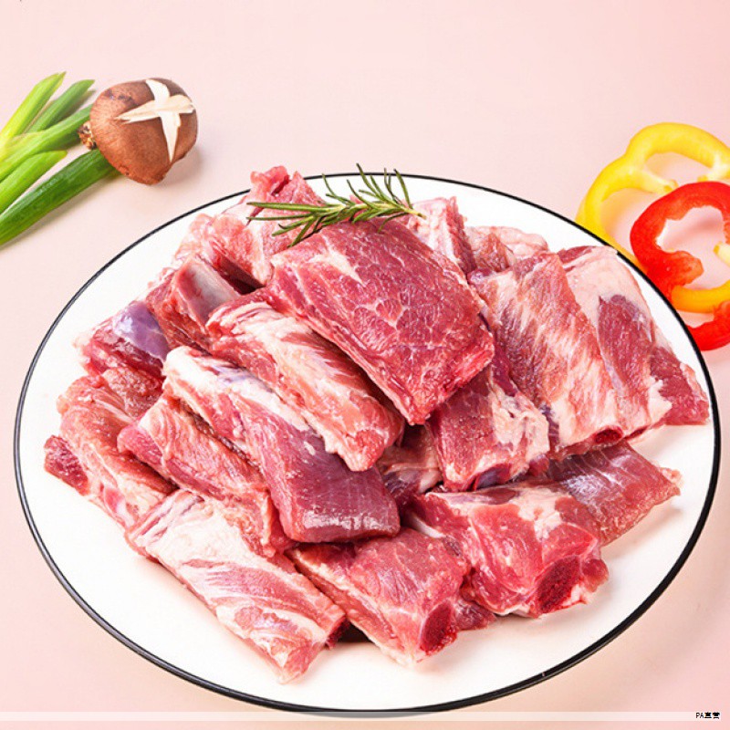 在上海的疫情防控中，很多普通人主动投身前线，用实际行动支撑城市运转，成为抗疫的坚实力量。