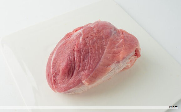 在长宁区的九华邻居里·美天天山菜市场,隐藏着一批人气十足的小店与独特风味。从早到晚、从餐桌到外卖的传递,这里汇聚着城市的烟火气,也承载着居民的日常与热爱。让我们一起走进这片热闹的美食小天地。 在长宁区的九华邻居里·美天天山菜市场,隐藏着一批人气十足的小店与独特风味。从早到晚、从餐桌到外卖的传递,这里汇聚着城市的烟火气,也承载着居民的日常与热爱。让我们一起走进这片热闹的美食小天地。