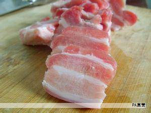 购买猪肉时，挑对部位比仅看颜色更重要。以下四个部位被公认在家用烹饪中最实用、口感最稳定，了解它们的特点能让菜肴更加美味。