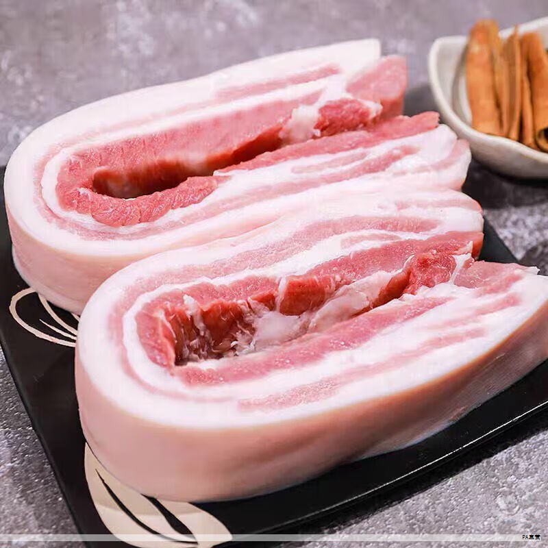 猪肉的魅力在于不同部位带来各异的口感与风味。常见部位及其代表性做法如下，供你在家里尝试。