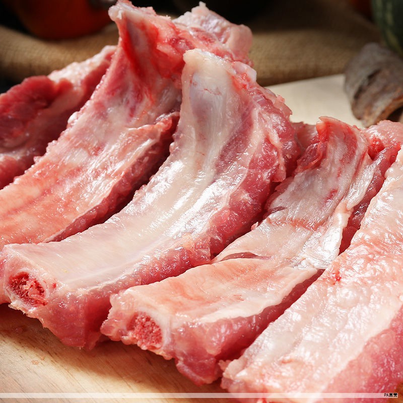 如果要找一款男女老少都爱、口感丰富的家常美味,猪蹄无疑是常见首选。它富含胶原蛋白,蹄筋柔韧有嚼劲,无论是烤、卤、酱、红烧还是炖汤,一上桌就能勾起食欲。 如果要找一款男女老少都爱、口感丰富的家常美味,猪蹄无疑是常见首选。它富含胶原蛋白,蹄筋柔韧有嚼劲,无论是烤、卤、酱、红烧还是炖汤,一上桌就能勾起食欲。