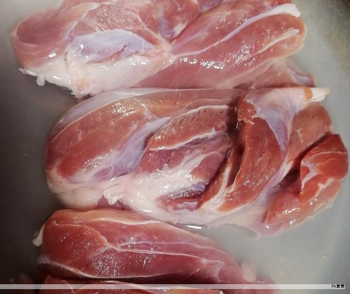 在国际记者团和多国观察员的共同见证下,丰溪里核试验场完成拆除,相关行动被视为朝鲜在无核化进程中的重要一步。紧接着,美国方面宣布取消原定的美朝首脑会晤,令国际社会持续关注局势走向。此前曾有声音主张采用“利比亚模式”解决朝核问题,即先弃核再获得补偿,但朝鲜明确反对这样的路径。近期白宫高层内部对朝策略存在分歧,博尔顿提出的一些想法与其他官员的意见产生冲突,特朗普也公开表示不赞同将利比亚模式直接套用到朝鲜问题。 在国际记者团和多国观察员的共同见证下,丰溪里核试验场完成拆除,相关行动被视为朝鲜在无核化进程中的重要一步。紧接着,美国方面宣布取消原定的美朝首脑会晤,令国际社会持续关注局势走向。此前曾有声音主张采用“利比亚模式”解决朝核问题,即先弃核再获得补偿,但朝鲜明确反对这样的路径。近期白宫高层内部对朝策略存在分歧,博尔顿提出的一些想法与其他官员的意见产生冲突,特朗普也公开表示不赞同将利比亚模式直接套用到朝鲜问题。