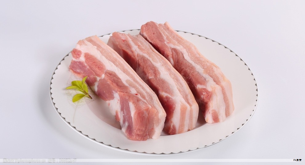 猪展肉，又称猪腿肉或腱子肉，来自猪的后腿区域，是由多块肌肉组成的肉品。常见的肌群包括股二头肌、半腱肌和半膜肌等，由于长期活动，肉质相对紧实，口感有嚼劲。