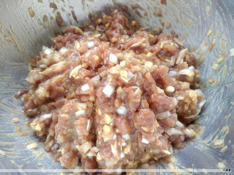 西红柿在日常餐桌上非常常见，关于它的防癌作用一直存在广泛讨论。本文将从科学角度梳理其中的关键成分与吃法要点，帮助你更好地理解西红柿的营养价值与安全食用方式。