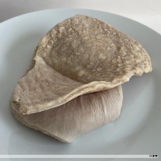 为全面防范日本福岛核污染水排海可能带来的食品安全风险,海关总署决定暂停进口日本原产水产品及相关食用水生动物。各地餐饮企业迅速响应,公开表示将严格遵守新规并调整原材料渠道,确保食品安全。 为全面防范日本福岛核污染水排海可能带来的食品安全风险,海关总署决定暂停进口日本原产水产品及相关食用水生动物。各地餐饮企业迅速响应,公开表示将严格遵守新规并调整原材料渠道,确保食品安全。