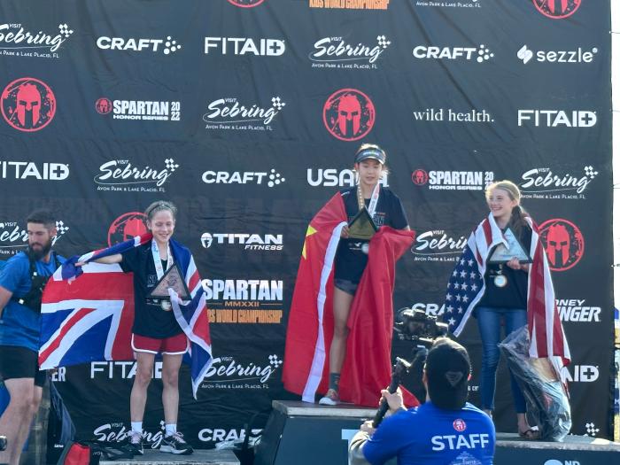 11岁中国女孩斯巴达世锦赛逆转夺冠 中国小勇士