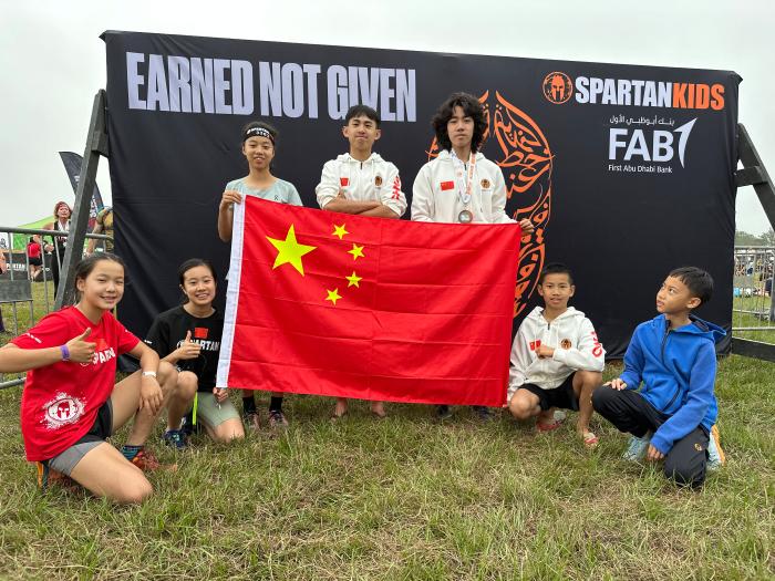 11岁中国女孩斯巴达世锦赛逆转夺冠 中国小勇士