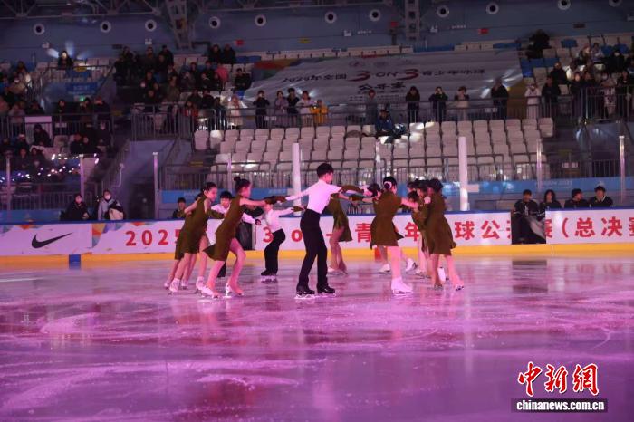 2025年全国3-on-3青少年冰球赛哈尔滨开赛 15支