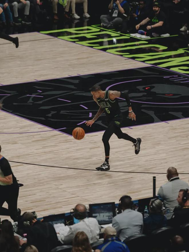 德章泰-穆雷复出状态回升 鹈鹕战绩提升