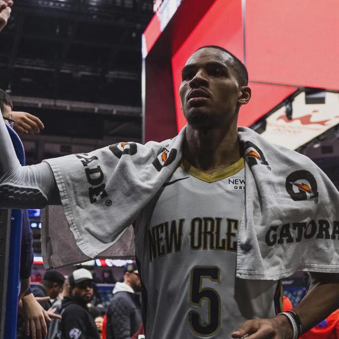 德章泰-穆雷复出状态回升 鹈鹕战绩提升