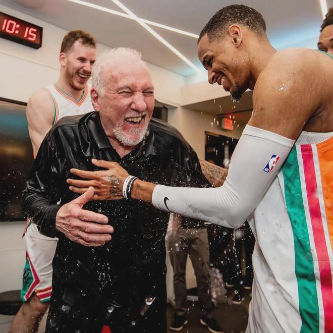 德章泰-穆雷复出状态回升 鹈鹕战绩提升