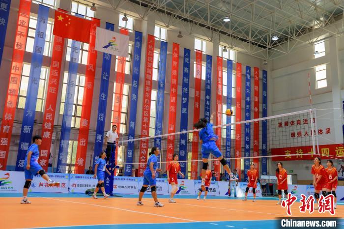 新疆第十四届运动会排球赛在博湖开赛 300余名选