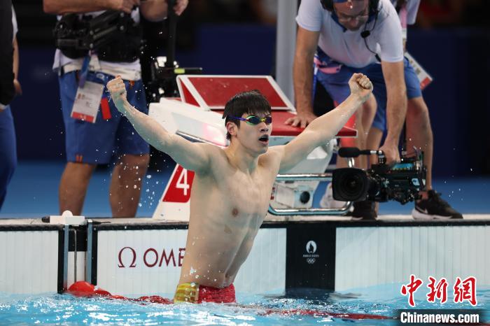 潘展乐巴黎奥运夺金破纪录 中国游泳队重拾信心