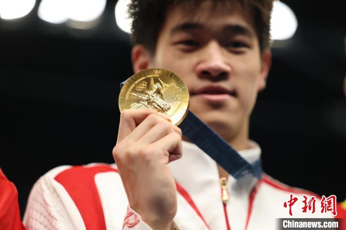 潘展乐巴黎奥运夺金破纪录 中国游泳队重拾信心