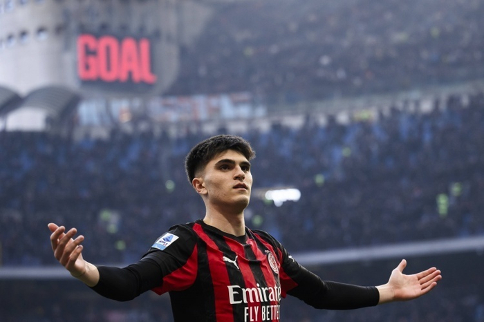 米兰追逐格雷茨卡遭阿森纳压制，国米劳塔罗复