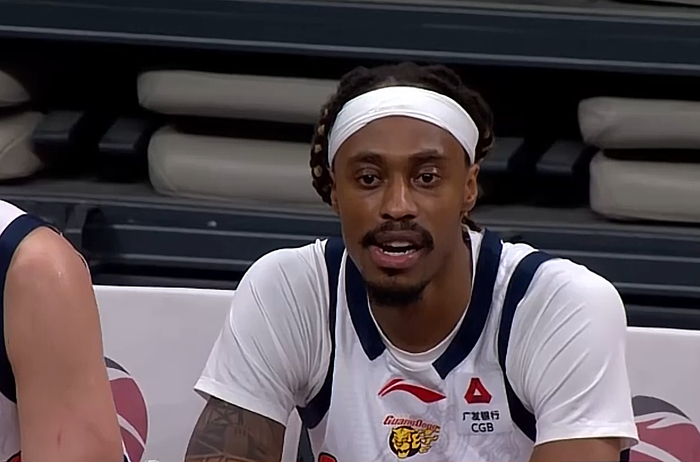 广东队惨败山东队13分 杜锋三大失误成关键