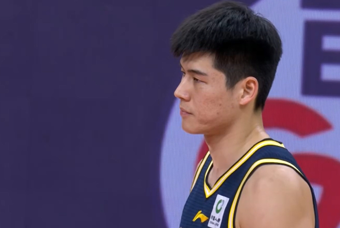 广东队惨败山东队13分 杜锋三大失误成关键