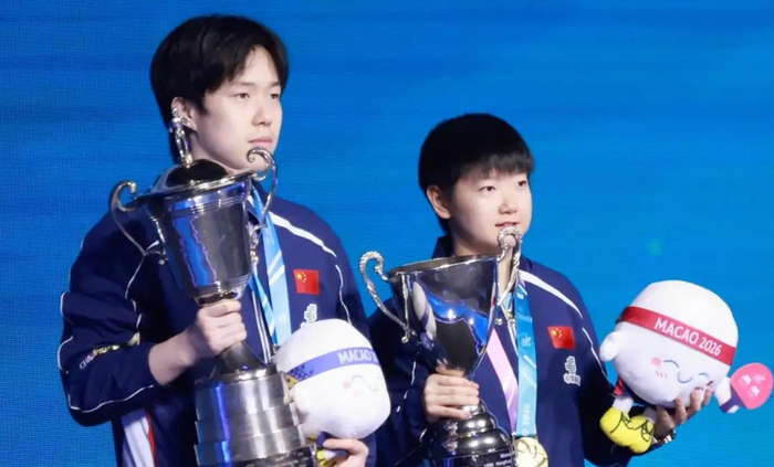 日本杂志连夜手写改封面致敬樊振东